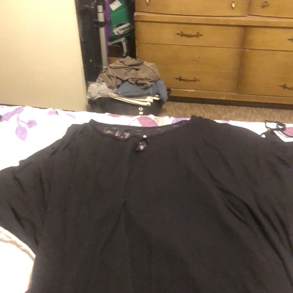 Black dressy shirt - Picture 2 of 5
